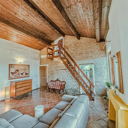 Domus Art - Casa D'arte Con 2 Bagni - Centro *