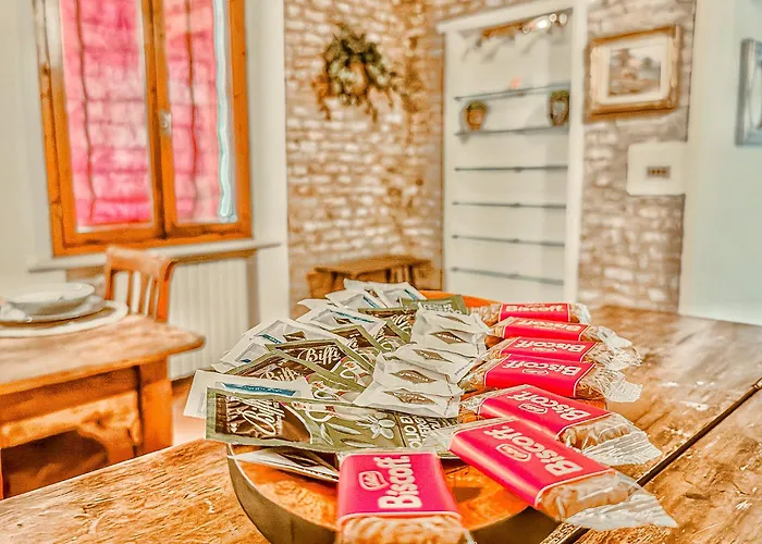 Domus Art Experience Art In The Center Of Apartament Ferrara